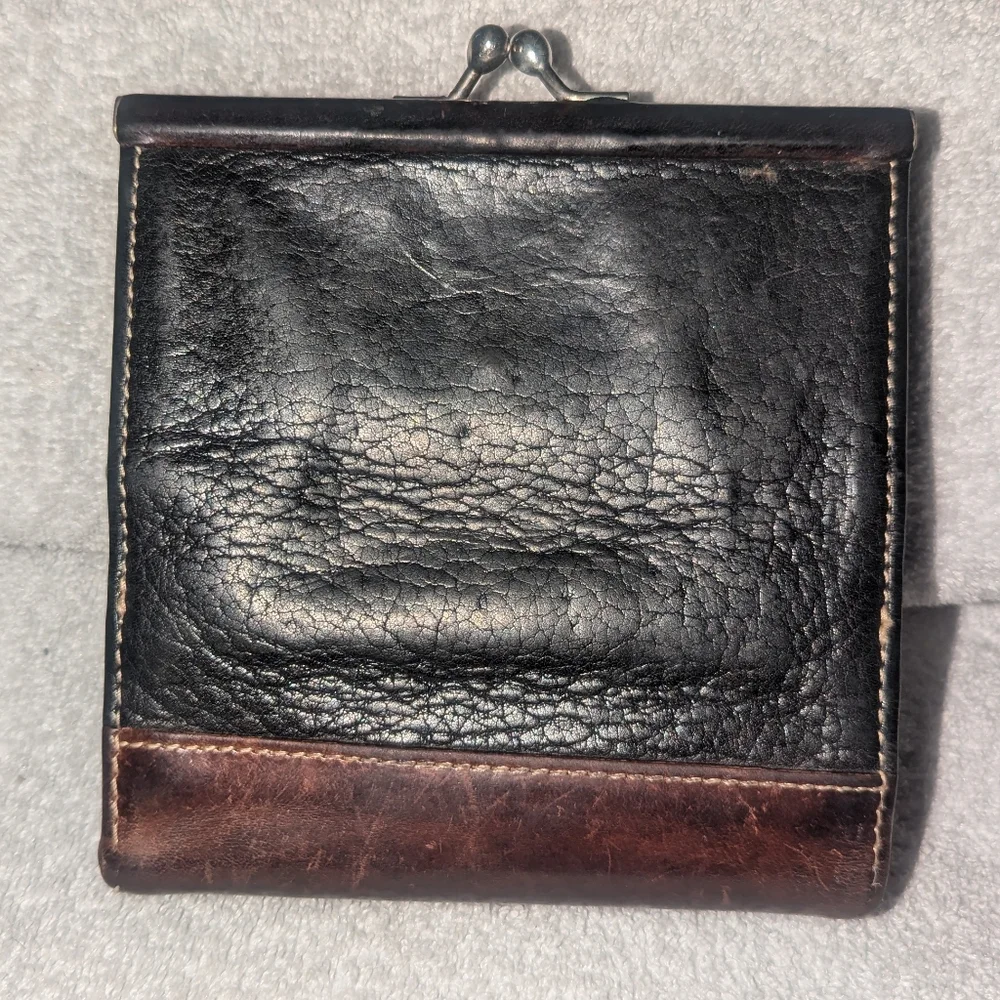 Vintage Dooney and Bourke billfold kisslock wallet